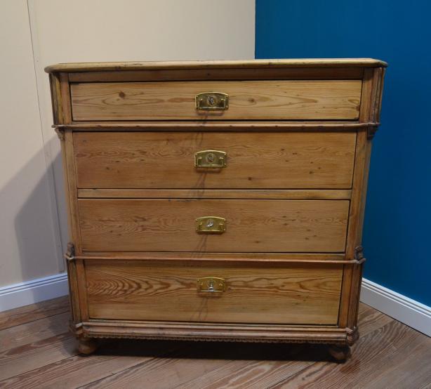 Weichholzkommode aus Schweden um 1850